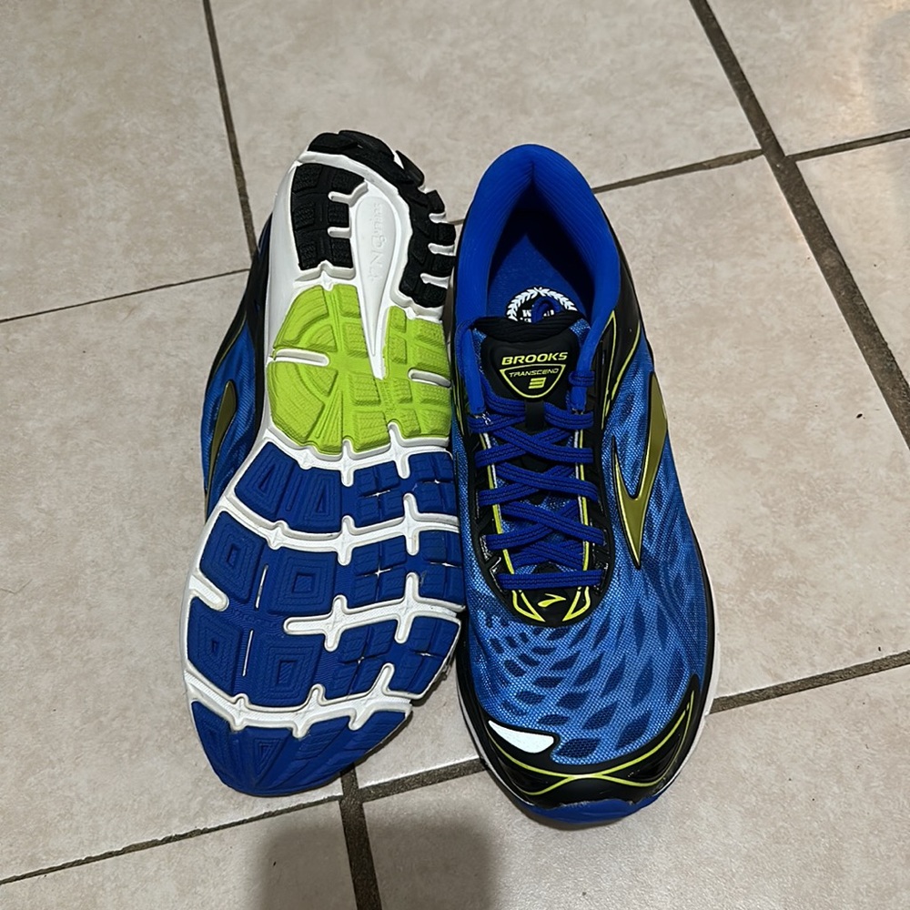 Brooks - Picture 3 of 3